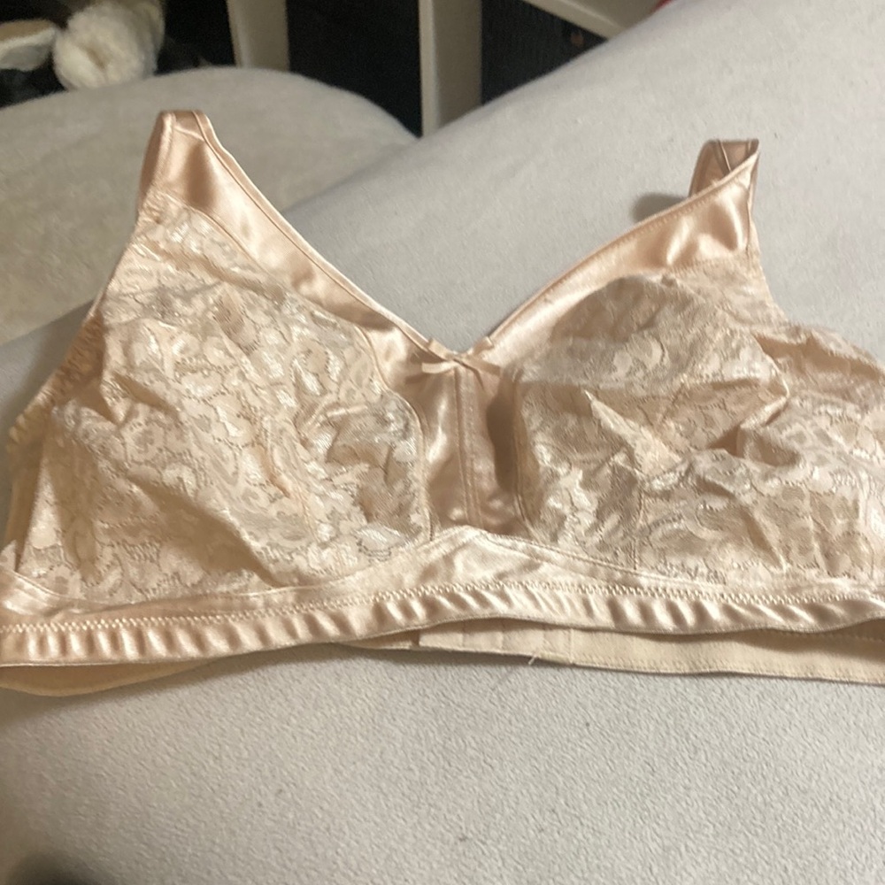 Playtex beige bra style P4125